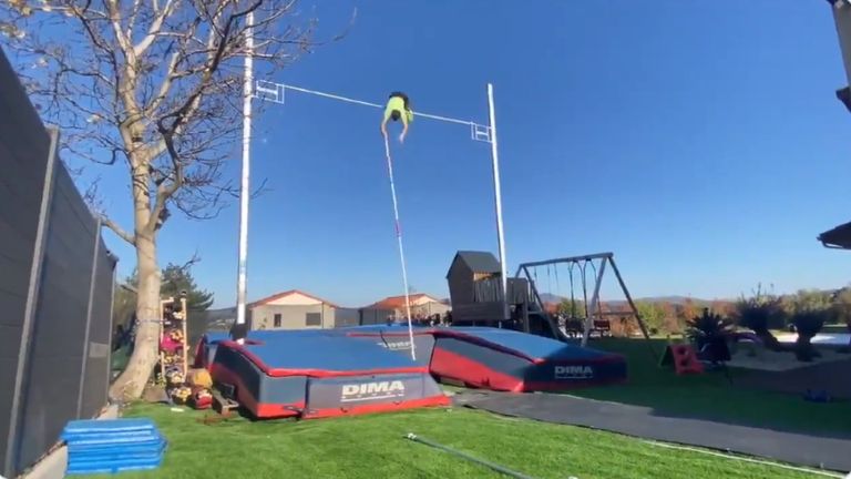 الفرنسي رينو لافيلني