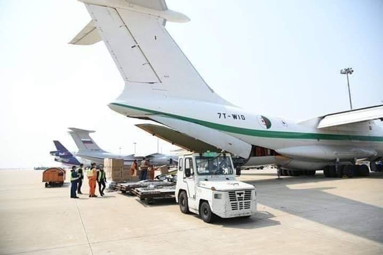 طائرتان عسكريتان جزائرتان قدمتا من الصين تحملان معدات طبية لمواجهة كورونا طائرتان عسكريتان جزائريتان قدمتا من الصين بالمعدات