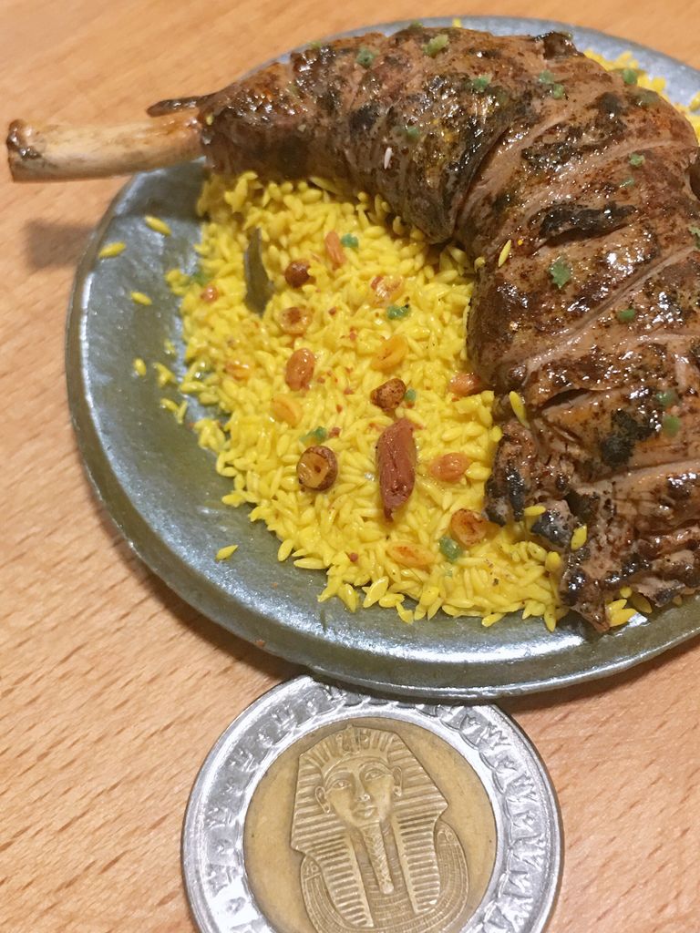 مصرية توثق الأكل الشعبي بالصلصال الحراري