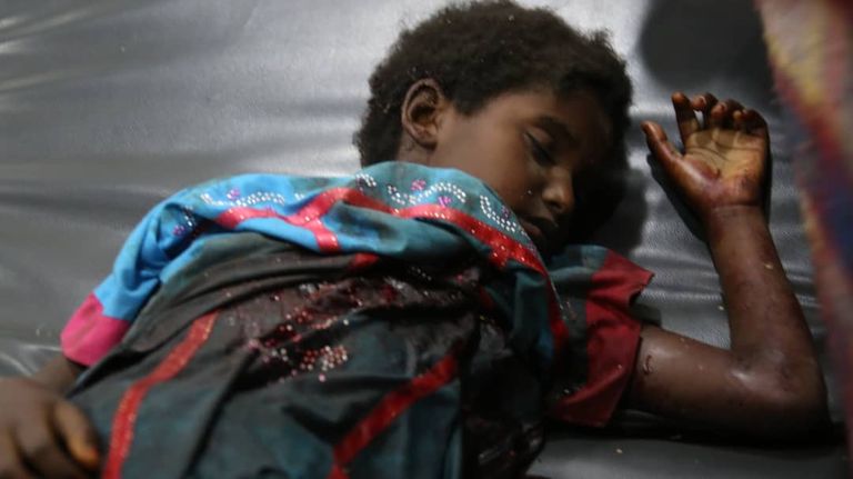 عناصر من مليشيات الحوثي تقوم بترهيب الشارع اليمني في صنعاء