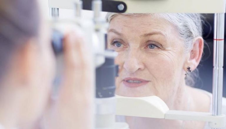 مشاكل الرؤية لدى المسنين وعلاقاتها بجفاف العين