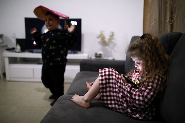 الفلسطينية جيزيل سارا وعائلتها