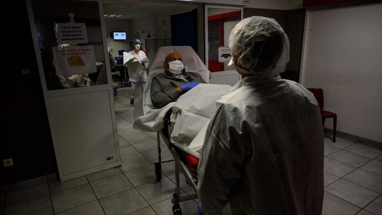 الطواقم الطبية قد تتعرض لمشاكل نفسية جراء تفشي كورونا