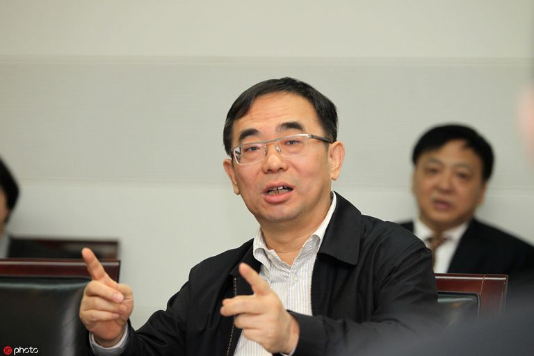 الملياردير الصيني سان بياويانغ صاحب شركة Jiangsu Hengrui Medicine التي كانت تابعة للحكومة الصينية سابقا، لتصبح واحدة من كبرى شركات إنتاج الأدوية المضادة للعدوى وعلاجات السرطان في الدولة.  قائمة أثرياء قطاع الرعاية الصحية.. كورونا يعيد الترتيب مستقبلا