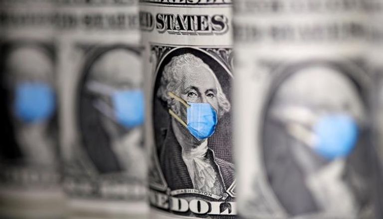 الدولار يرتفع مع عودة المخاوف بشأن الفيروس