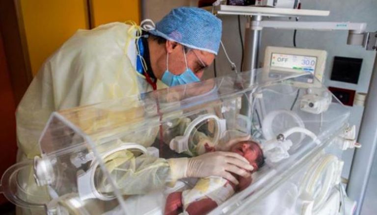 ولادة طفل معافى لأم مصابة بكورونا - أرشيفية