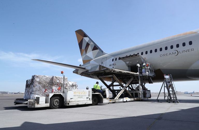 جانب من المساعدات الإماراتية لدولة كازاخستان