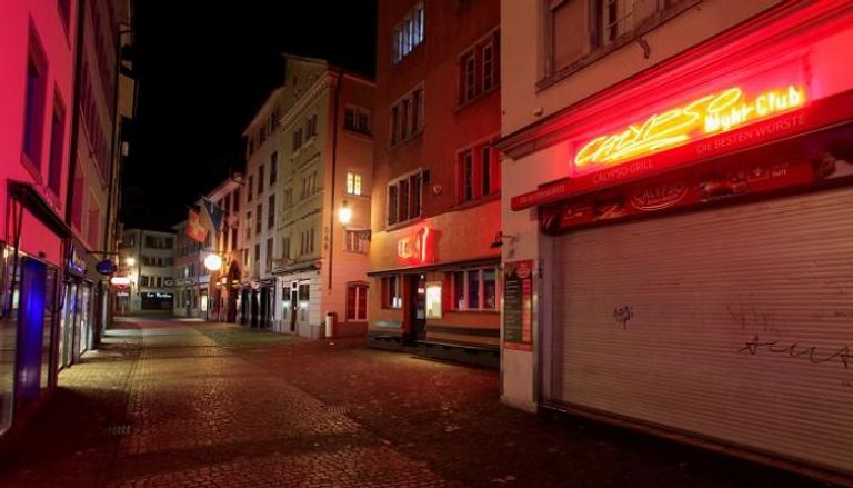 شوارع خاوية في سويسرا ضمن الإجراءات الطارئة لمكافحة كورونا - رويترز 