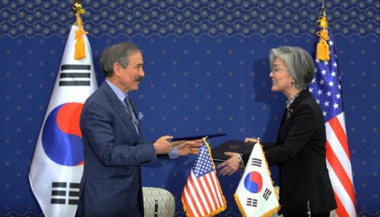 وزيرة خارجية كوريا الجنوبية والسفير الأمريكي لدى سيؤول 
