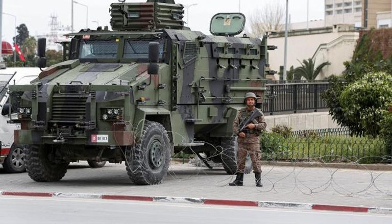 دورية للجيش في وسط مدينة تونس