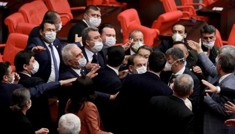 شجار بين نواب البرلمان التركي