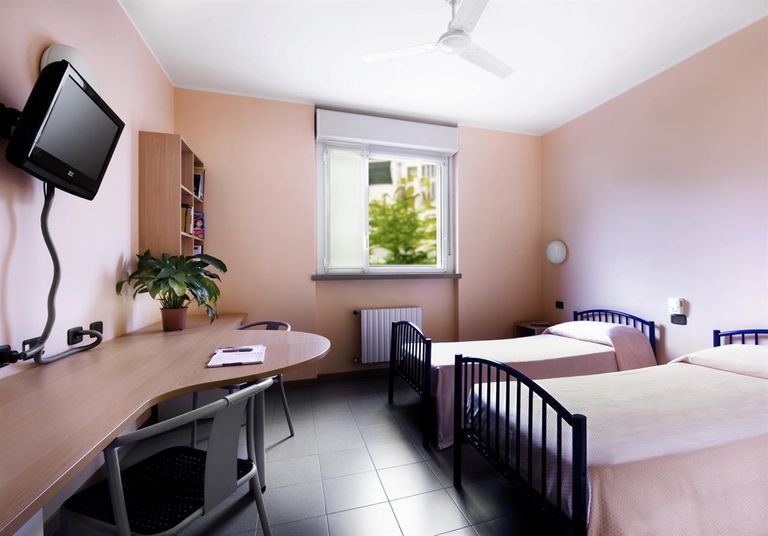 مبنى لا كورداتا الإيطالي لاستضافة أبناء المصابين بفيروس الكورونا