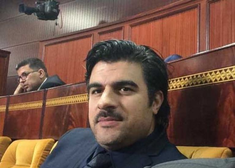 الفنان المغربي ياسين أحجام من داخل البرلمان 