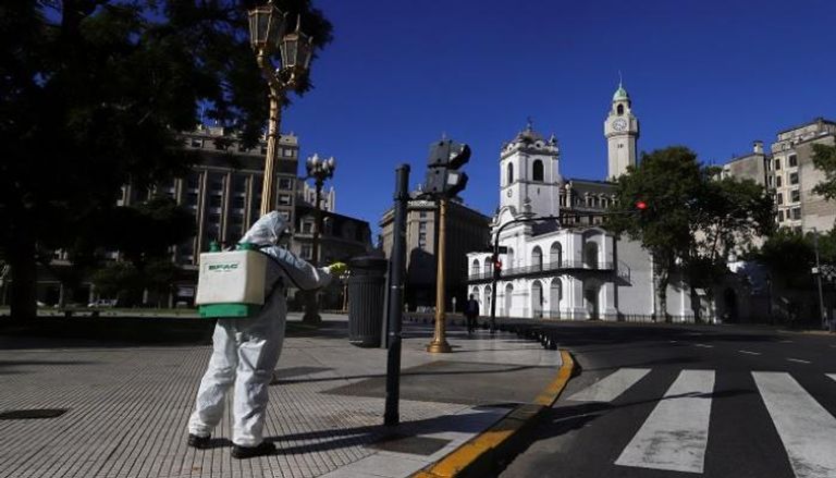 شوارع الأرجنتين إثر الإغلاق العام للحد من انتشار كورونا - رويترز 