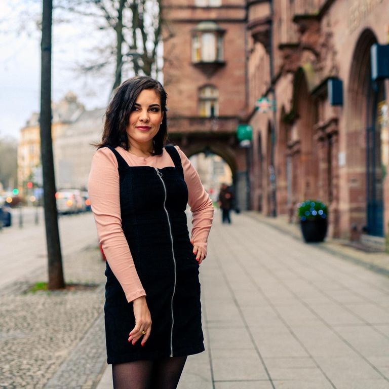 الممثلة الجزائرية موني بوعلام موني بوعلام