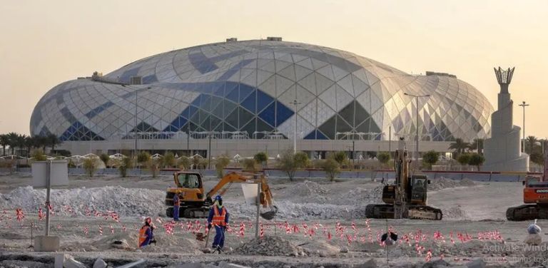 بناء الملاعب في قطر الأجواء الكارثية للعمال في قطر