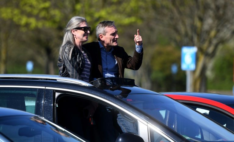 سيارات الأشخاص الحاضرين للقداس