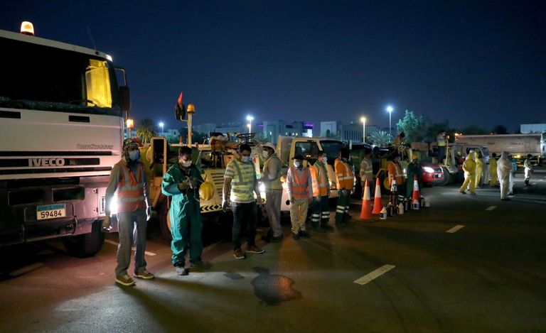 متطوعو الإمارات ضمن برنامج التعقيم الوطني