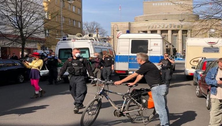 الشرطة الألمانية خلال فض المظاهرة في برلين