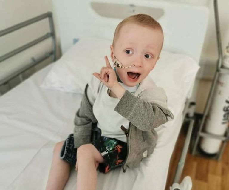 الطفل أرتشي في المستشفى