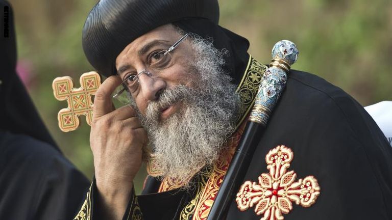 أسرة تشتري السعف في مصر - أرشيفية