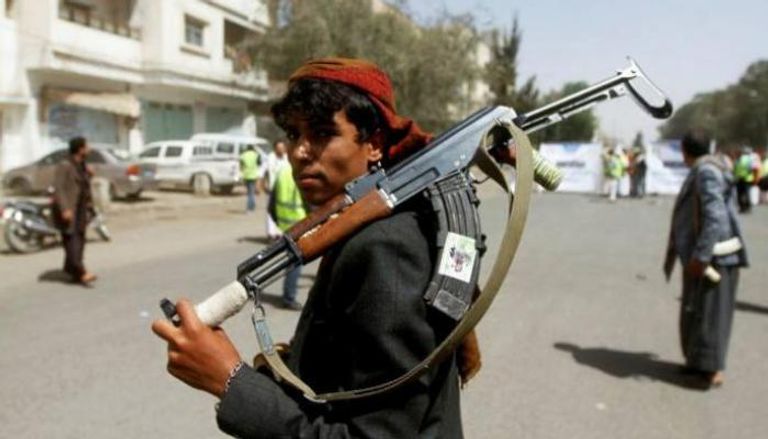 مسلح من مليشيا الحوثي في شوارع اليمن - أرشيفية