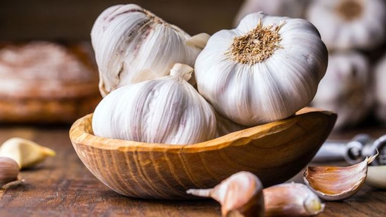 الثوم المضادات الحيوية لا تقتل فيروس كورونا الجديد