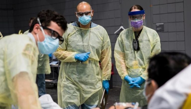 القفازات الطبية تحميك من الإصابة بكورونا