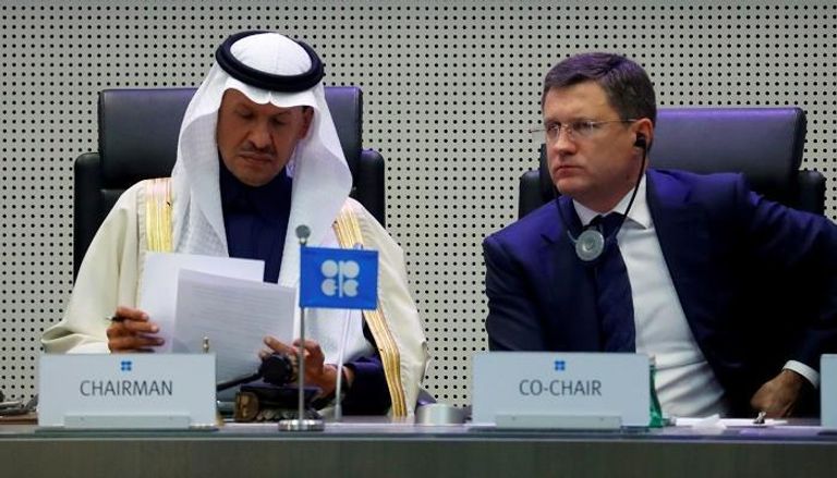 وزير الطاقة السعودي ونظيره الروسي في اجتماع سابق – رويترز