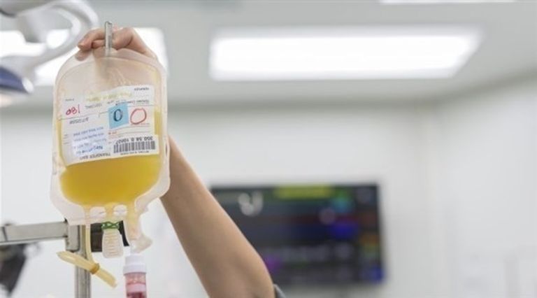 عدة دول أعلنت بدء التجارب على علاج كورونا باستخدام البلازما