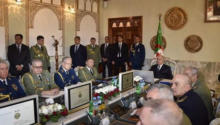 جانب من اجتماع الرئيس الجزائري مع قادة الجيش - أرشيفية