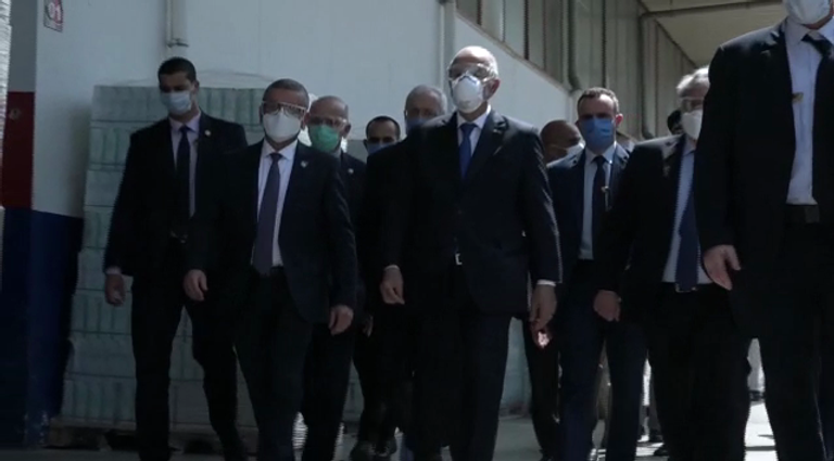 زيارة الرئيس الجزائري للصيدلية المركزية بالعاصمة جانب من اجتماع الرئيس الجزائري مع هيئة رصد فيروس كورونا