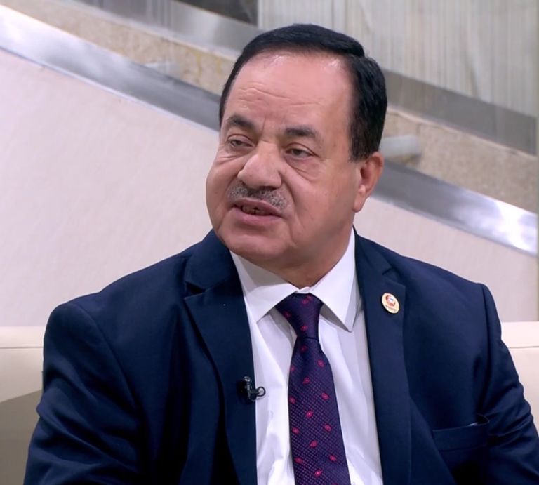 أردنيون بانتظار الطبيب لإجراء الفحوص عليهم