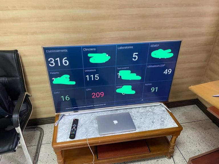 النظام المعلوماتي المبتكر المهندس الجزائري محمد لطفي مع فريق العمل