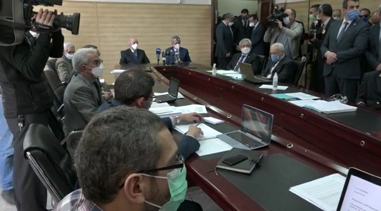 الرئيس الجزائري يتابع تفاصيل المشروع الابتكاري المهندس الجزائري محمد لطفي مع فريق العمل