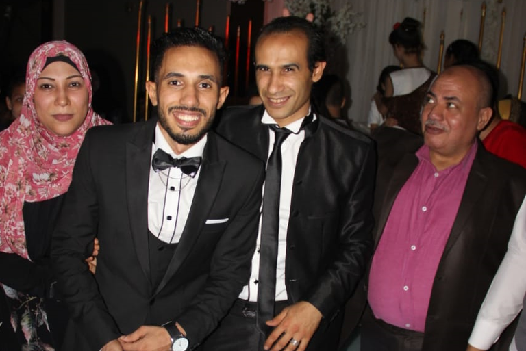 شاب مصري يروي كيف تحارب عائلته كورونا