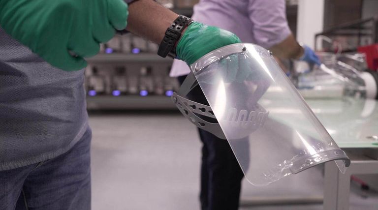 شرطة دبي تزود عناصرها بأقنعة واقية متطورة لحمايتهم من العدوي بكورونا