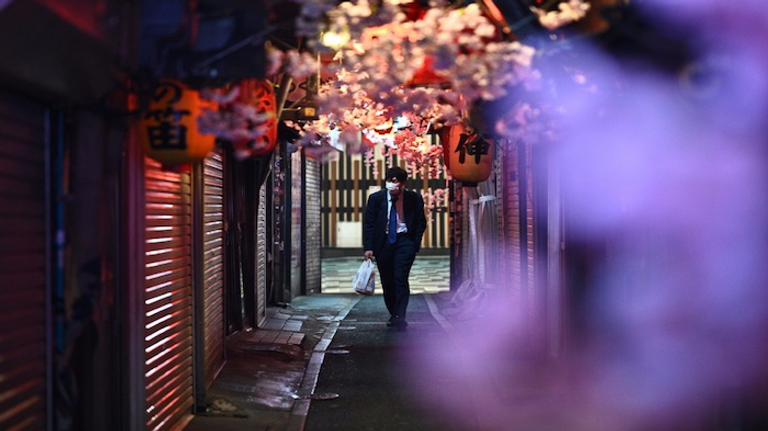 زوجان يابانيان يتممان إجراءات الطلاق