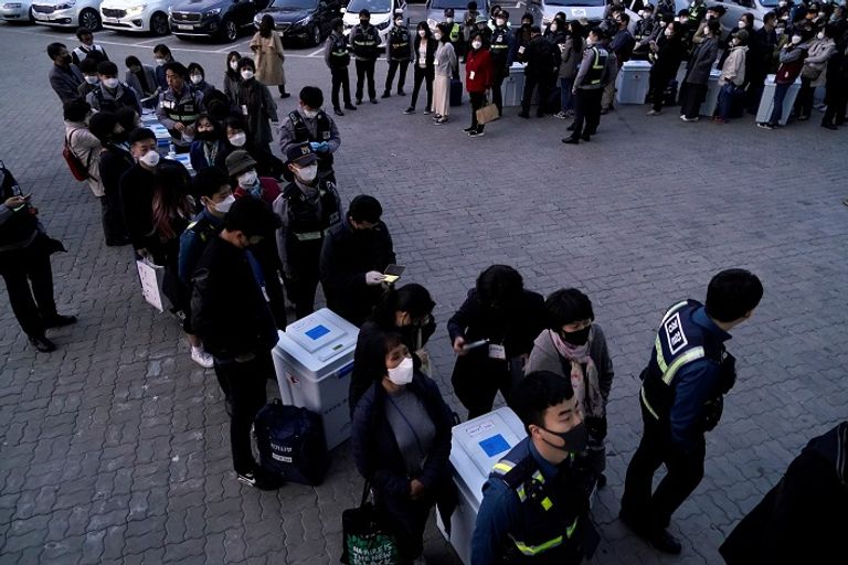 صناديق الاقتراع بالانتخابات الكورية الجنوبية - رويترز