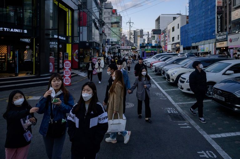 جهود لاحتواء انتشار كورونا في العالم