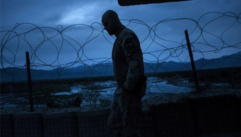 جندي أمريكي أمام قاعدة في أفغانستان - أرشيفية
