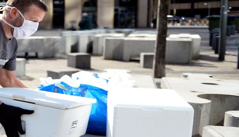 الطاهي ليونيل ريجوليه يصنع وجبات للمشردين