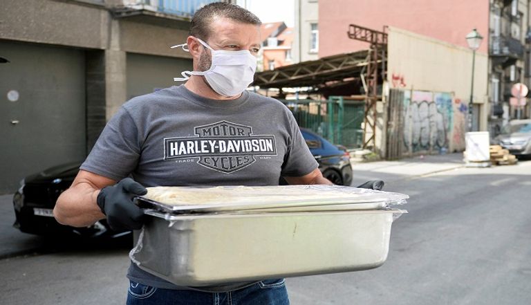 الطاهي ليونيل ريجوليه يصنع وجبات للمشردين