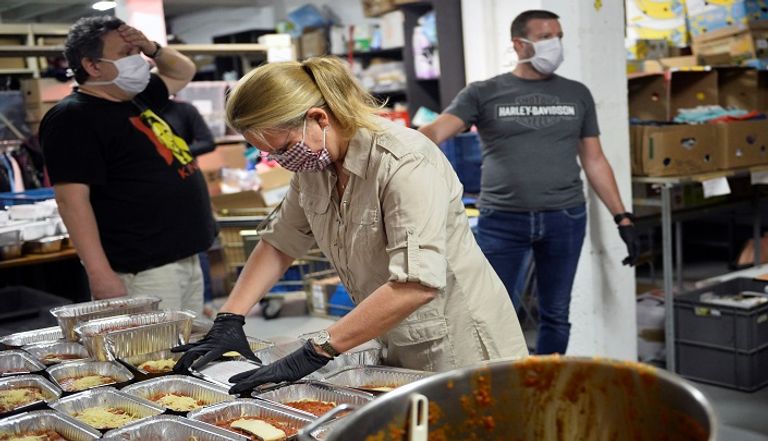 الطاهي ليونيل ريجوليه يصنع وجبات للمشردين