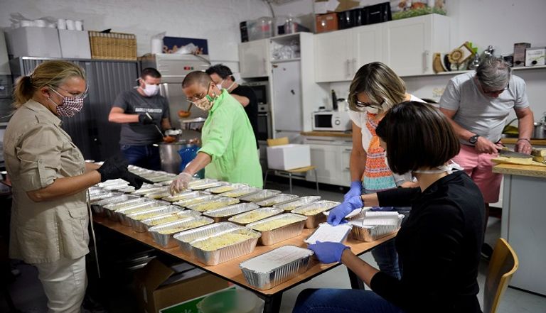 الطاهي ليونيل ريجوليه يصنع وجبات للمشردين