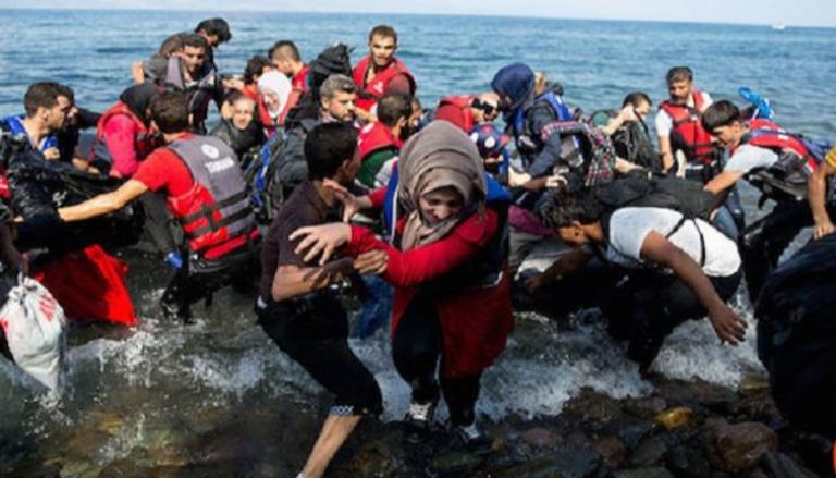 لاجئون يصلون إلى شواطئ اليونان - أرشيفية