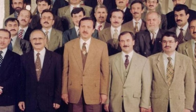أعضاء حزب الرفاه ومعهم أردوغان عام 1994 - نورديك مونيتور