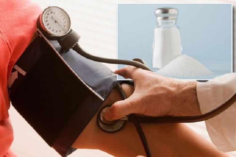 بريطاني يقود سيارته لمسافة 55 ميلا لتسلق تلة