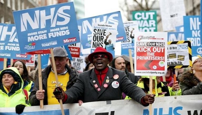 مظاهرات مطالبة بزيادة تمويل النظام الصحي البريطاني - أرشيفية
