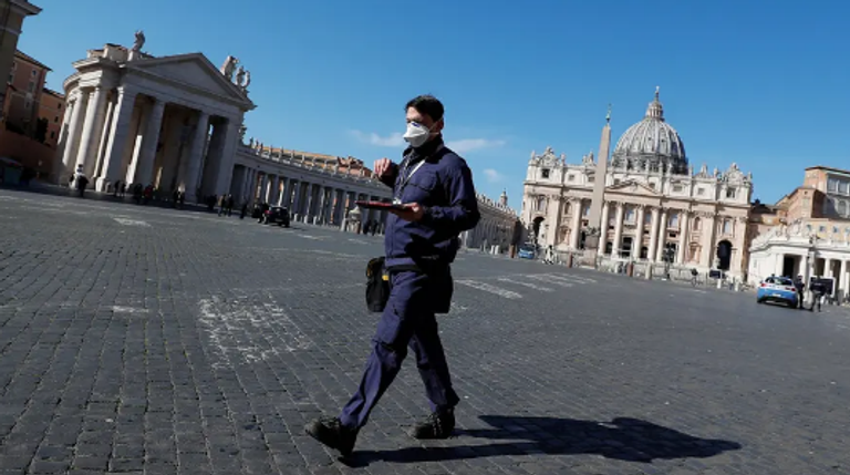 تطهير وتعقيم الشوارع في إيطاليا